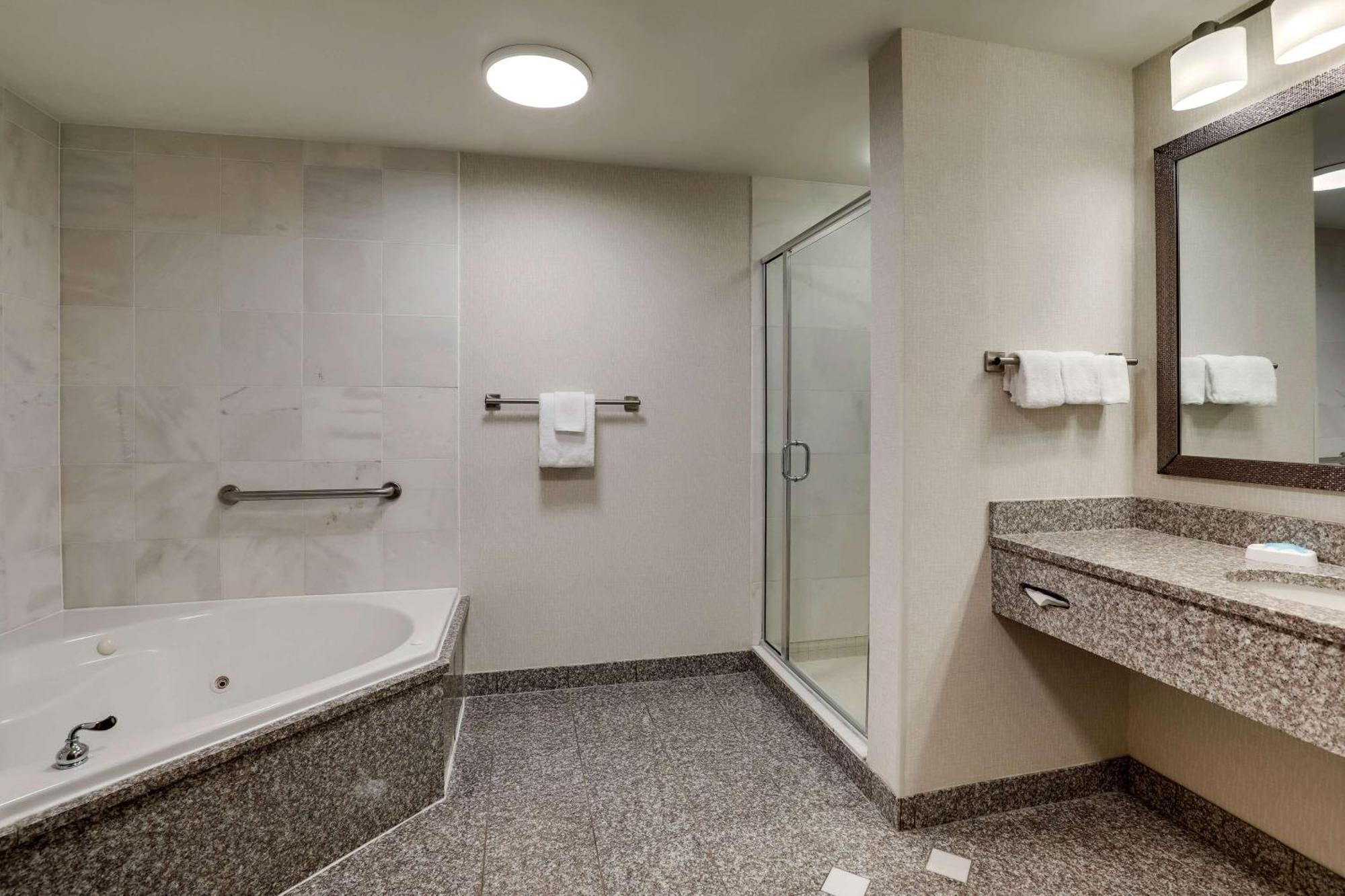 Drury Inn & Suites Charlotte Northlake Dış mekan fotoğraf
